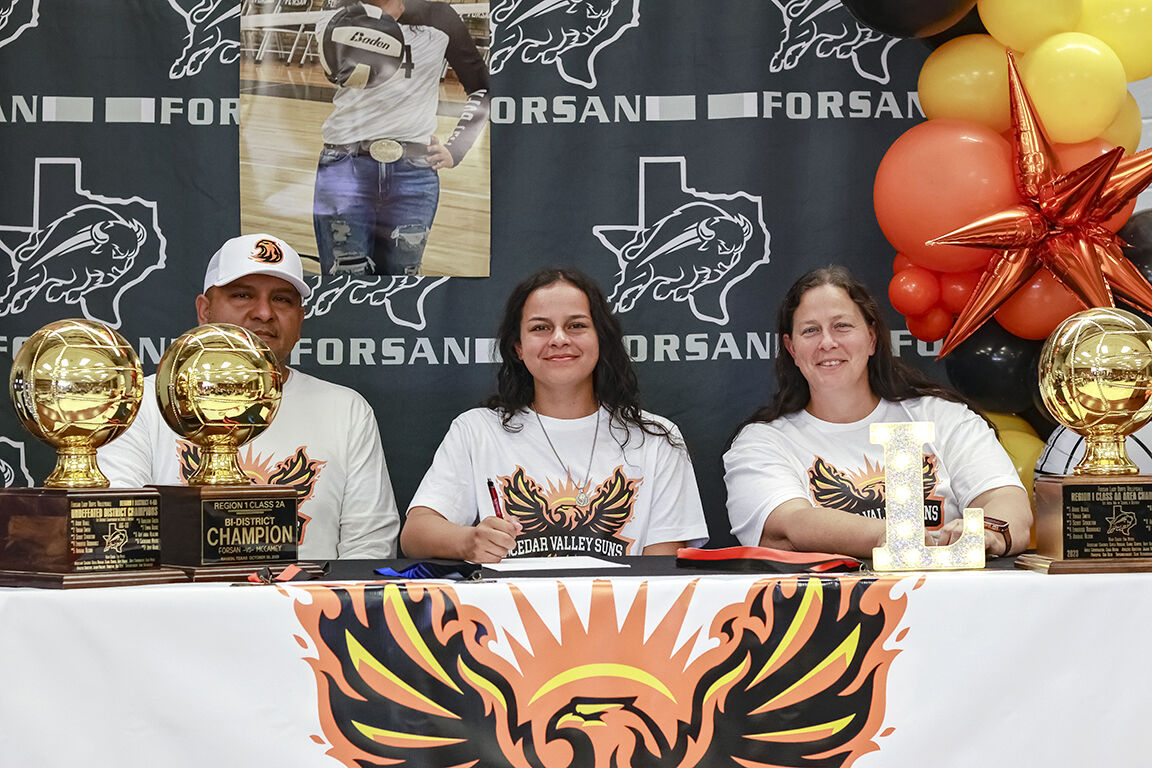 Forsan’s Lybertee Rodriquez Signs with Cedar Valley College for Volleyball