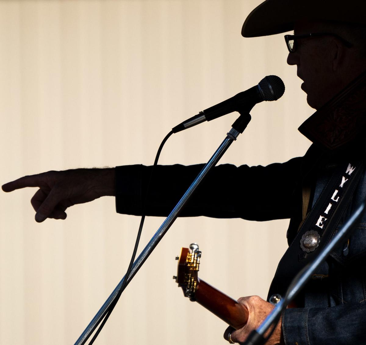 091119 MusicArtsFest Wylie silouette.jpg