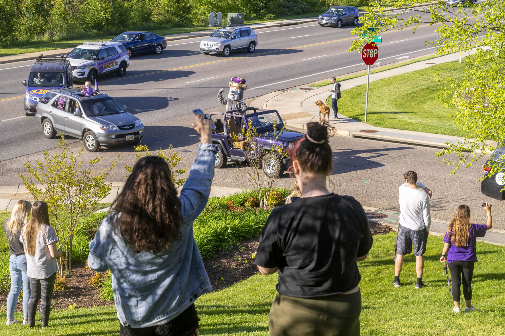 JMU Honors 2020 Graduates With Caravan Through Harrisonburg ...