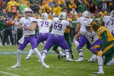 Ndsu Claims Third Straight Fcs Title Downs Jmu 28 20 Sports