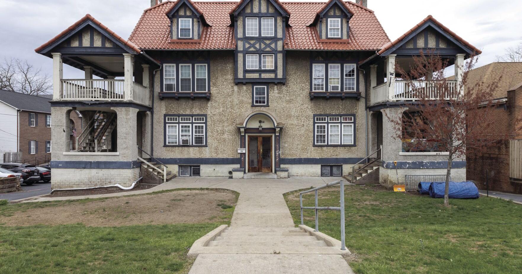 Opinion | Off campus greek life deserves to display their letters - Vimarsana News