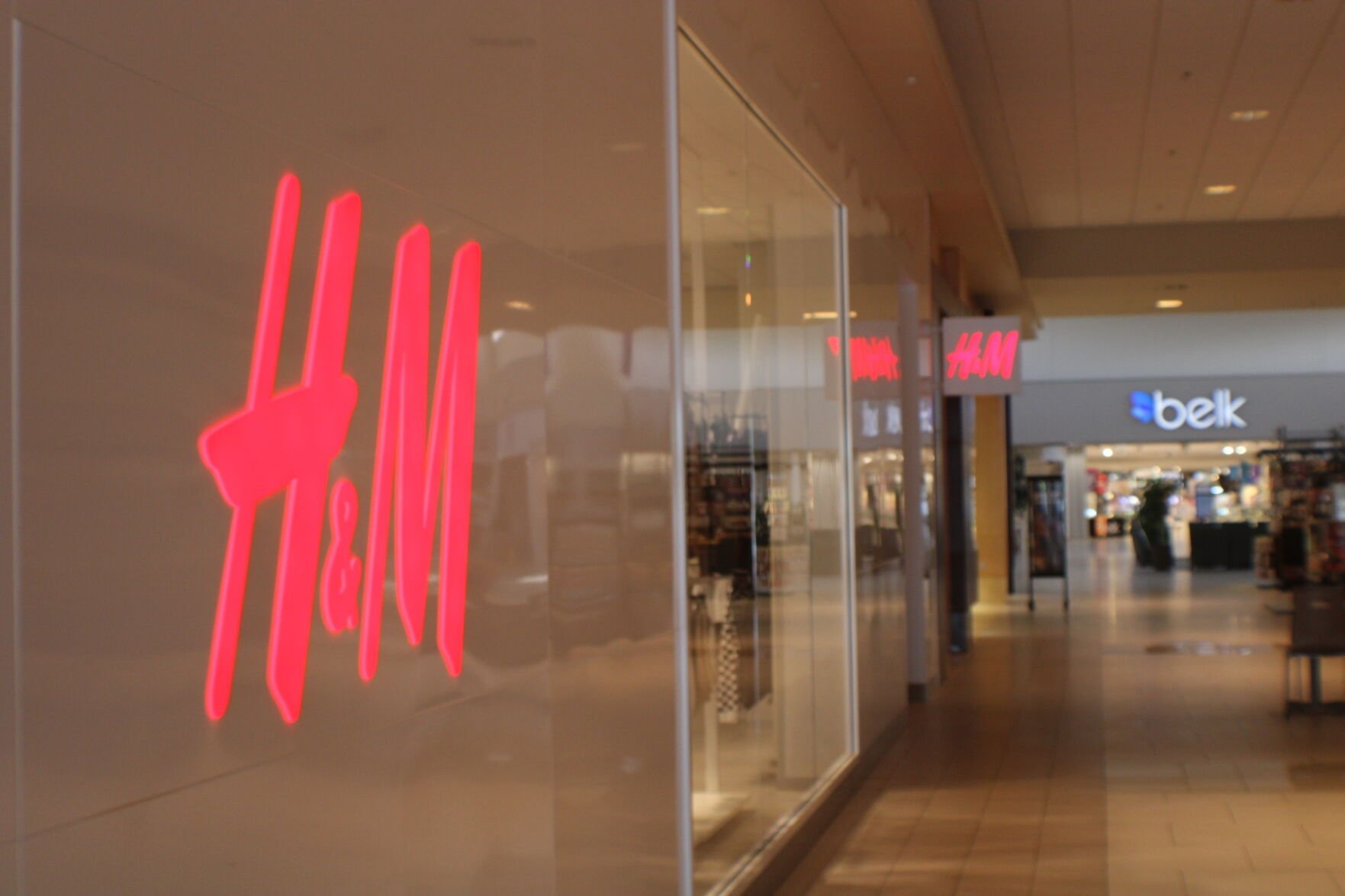 Montebello mall h&m best sale