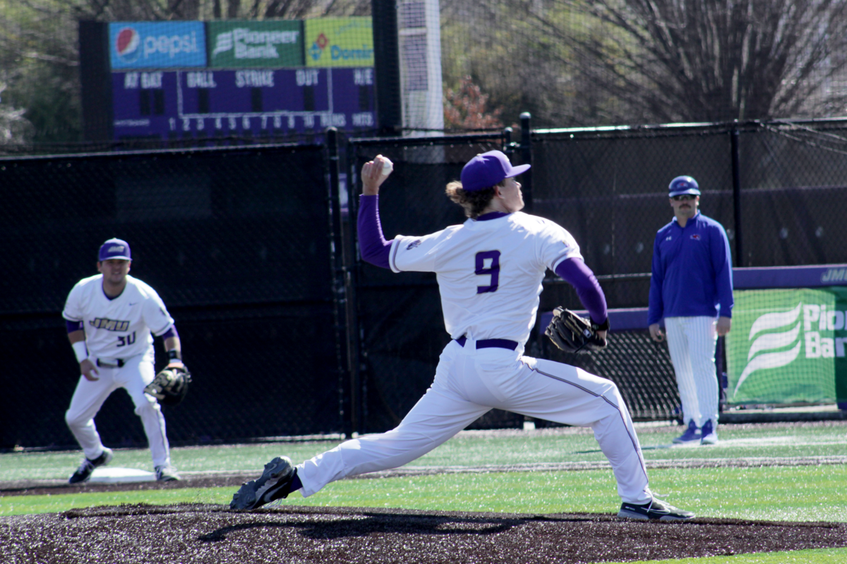 Baseball Powers Past VMI to Win Series - Mississippi State