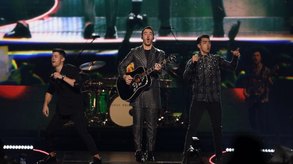 Happiness Continues Brings Jonas Brothers Fans Inside Tour