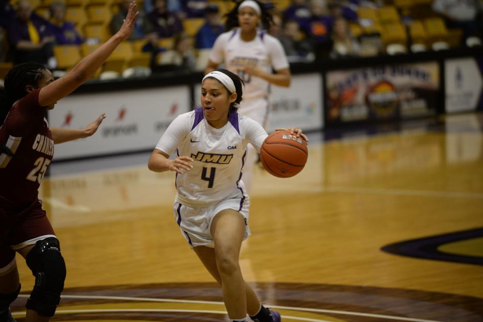 Jmu Women S Basketball Overcomes Smalls Injury To Top Ud 56 51