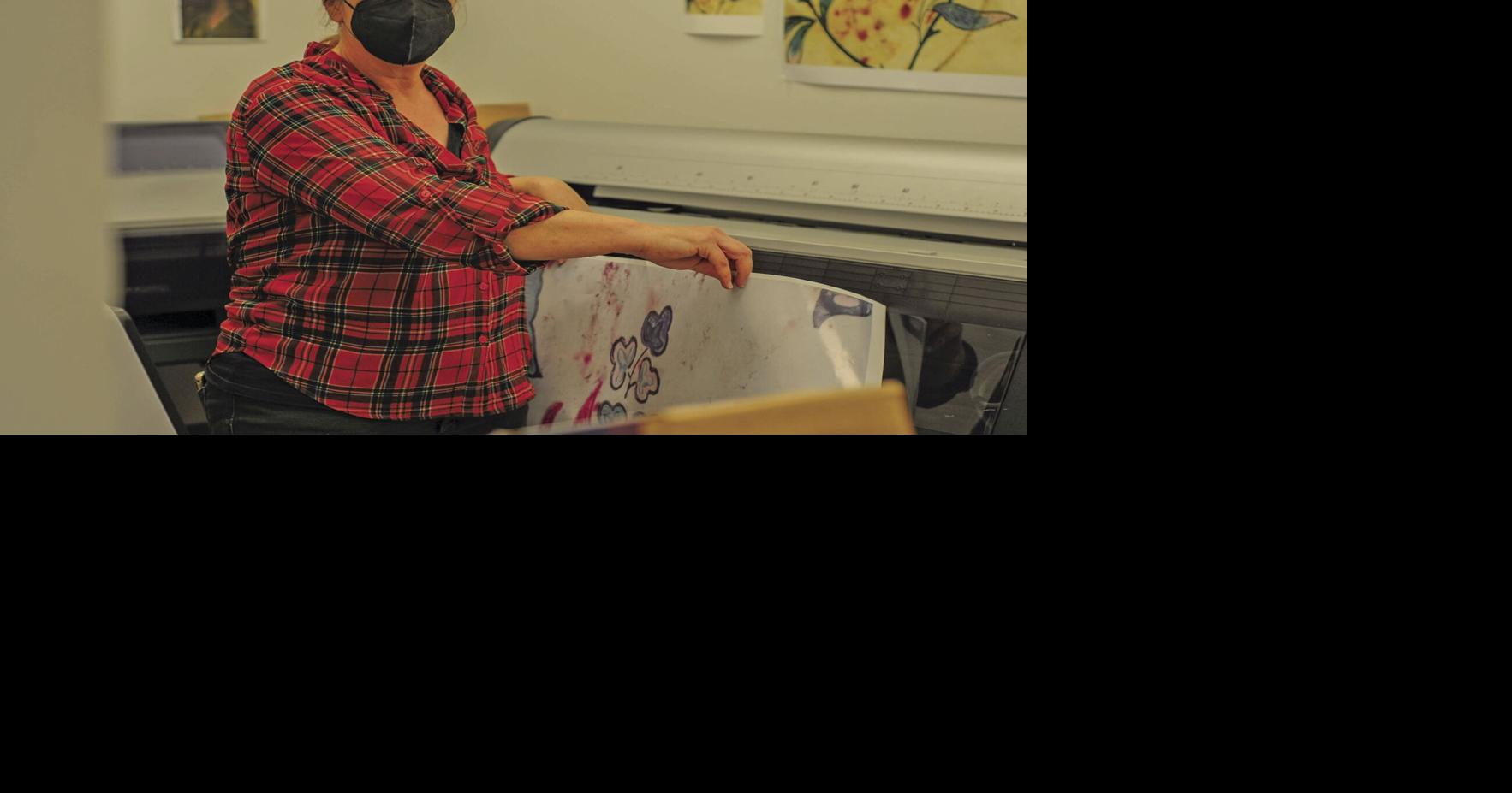 Professor inspires others through abstract art | Culture | breezejmu.org