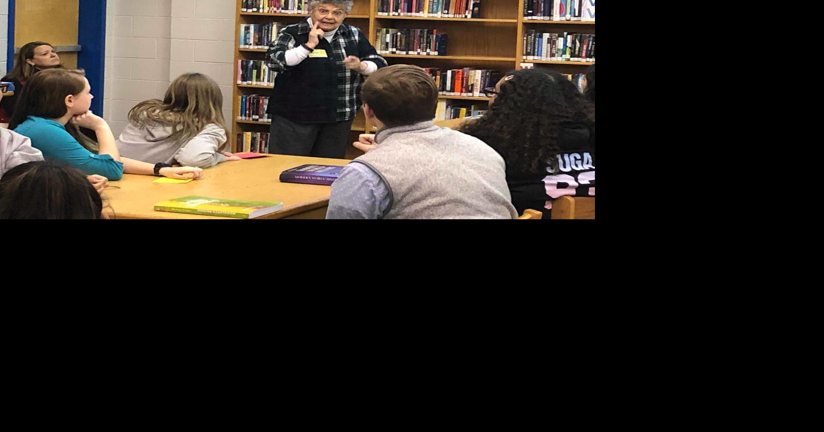 Deaf professor shares knowledge of ASL to local community | News ...