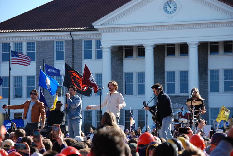 Photos Jonas Brothers perform at JMU during ESPN College GameDay