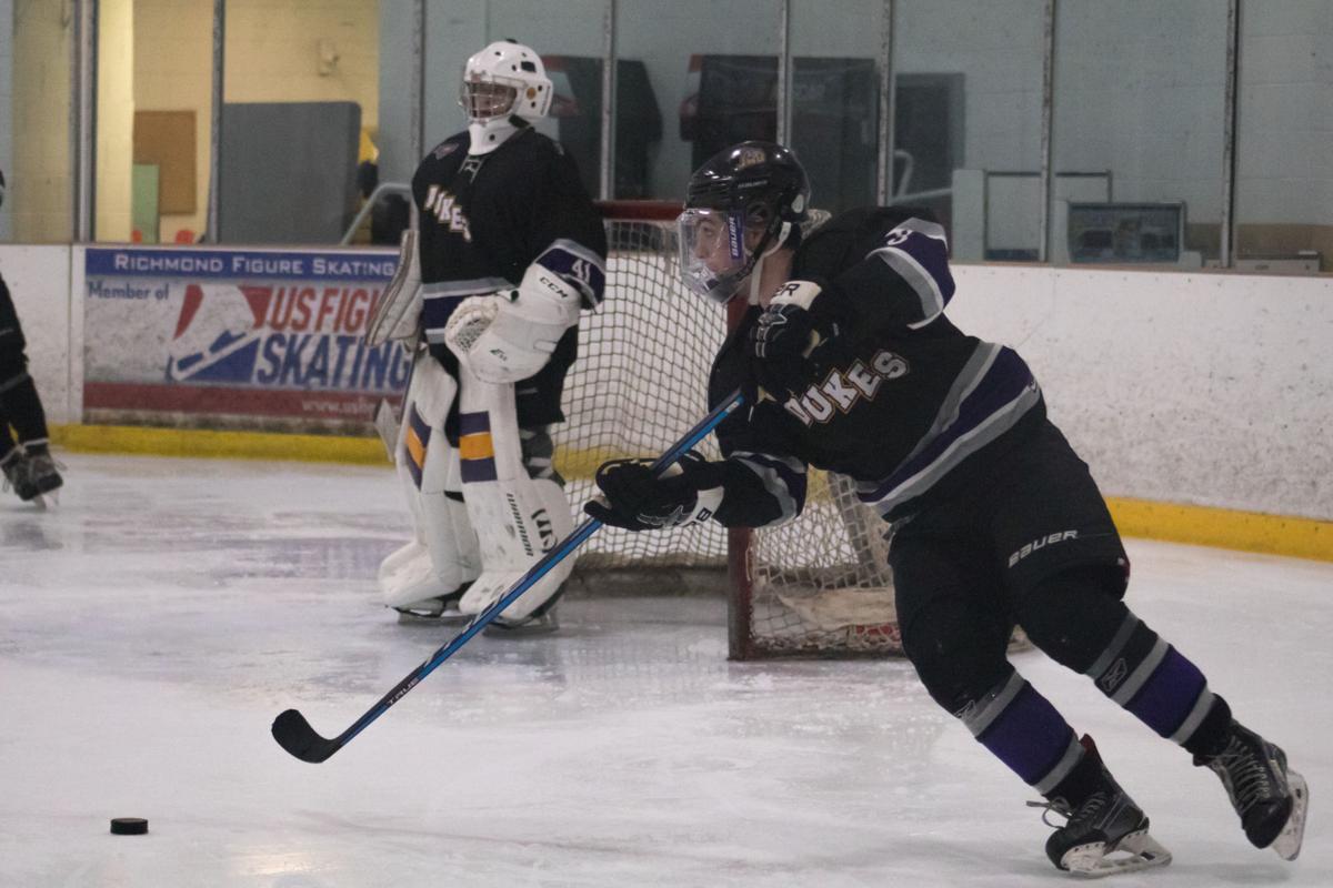 Club Ice Hockey Bonds Over Long Trips To And From Home Arena Sports Breezejmu Org