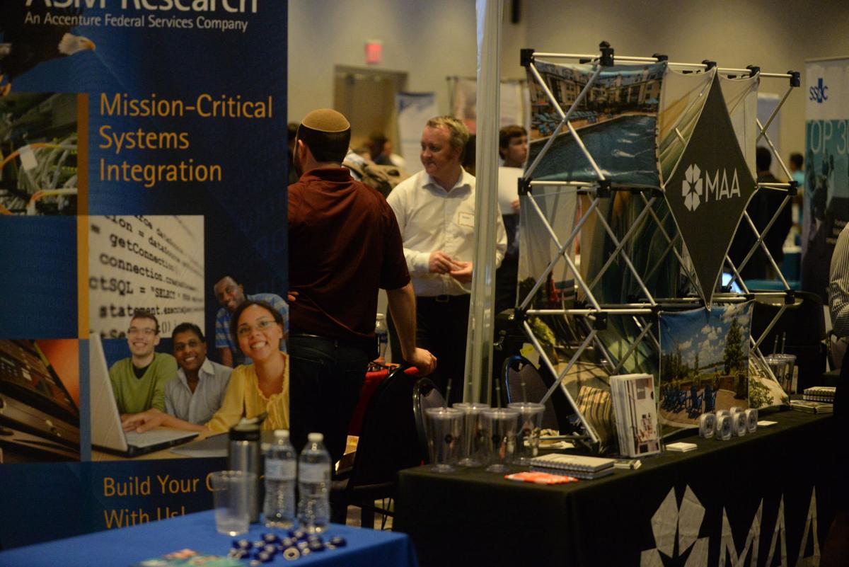 Career And Academic Planning Hosts Career And Internship Fair News Breezejmu Org