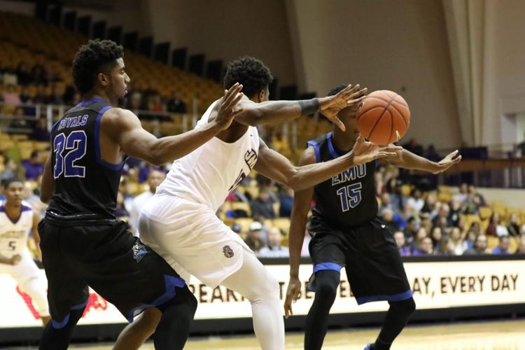 JMU men's basketball soundly defeats EMU in home opener, 8658