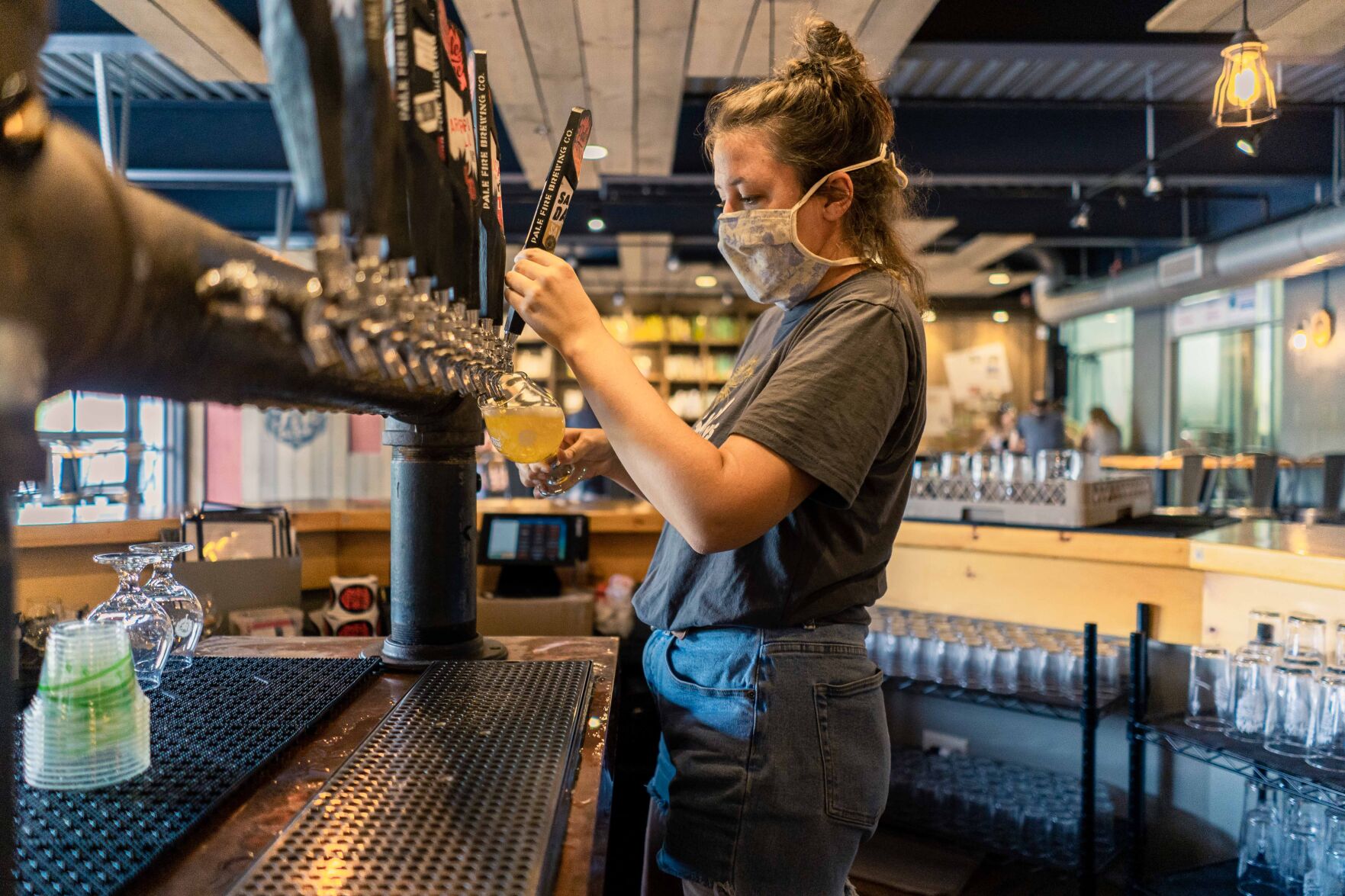 Analysis: Craft brewers pour on pressure in beer industry - Vimarsana News