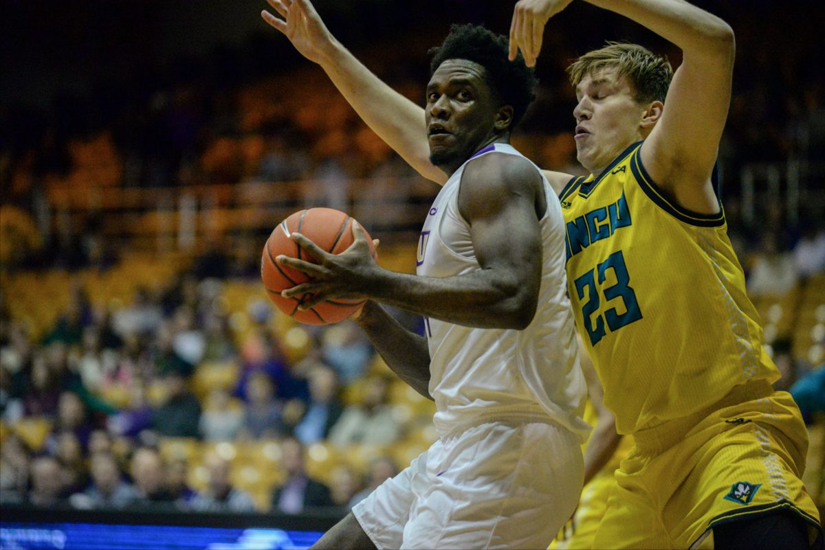 Jmu Men S Basketball Tops Uncw 83 66 Multimedia Breezejmu Org