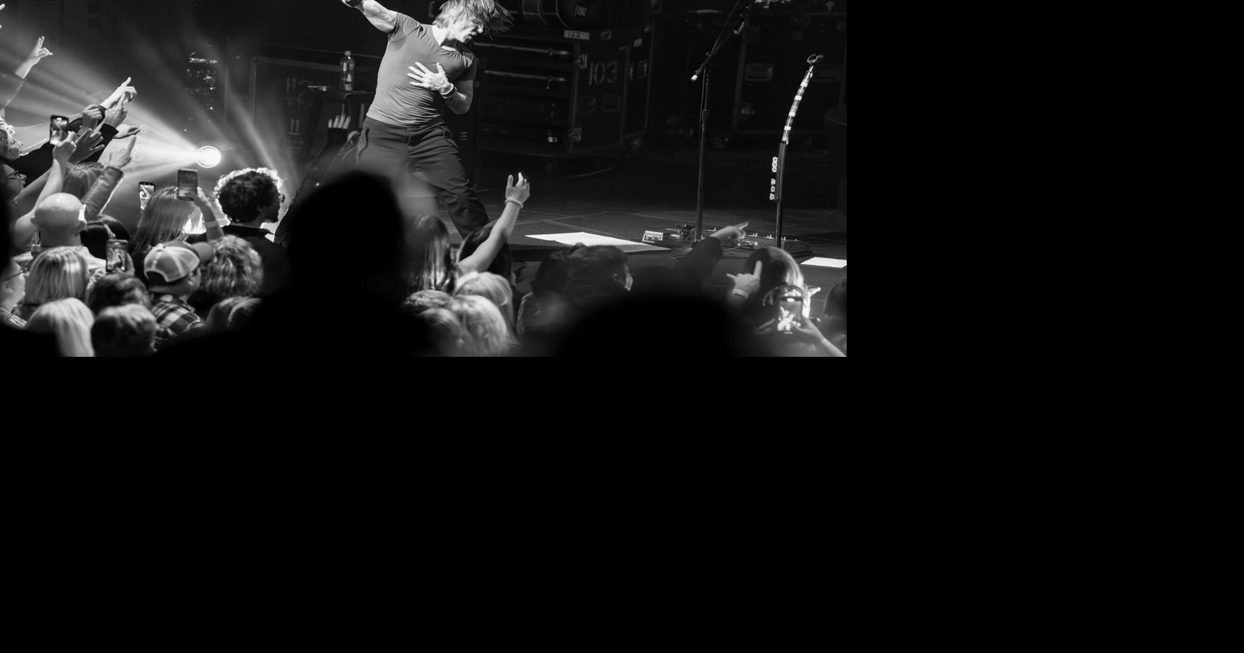 Goos Give a Thanksgiving Gift to Buffalo | Music | buffalospree.com