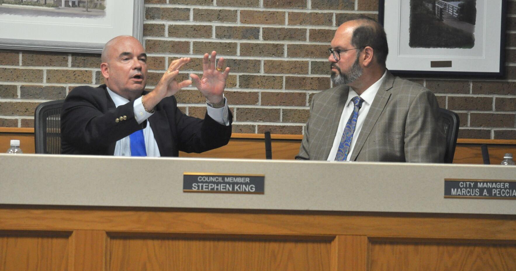 Council member calls for vote of no confidence in city manager - Vimarsana News
