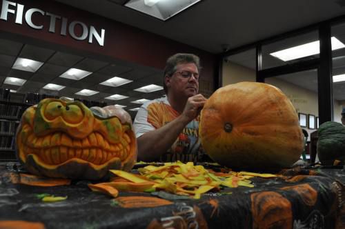 ‘Lord of the Gourd’ pumpkin artist to visit Cadillac library | Local ...