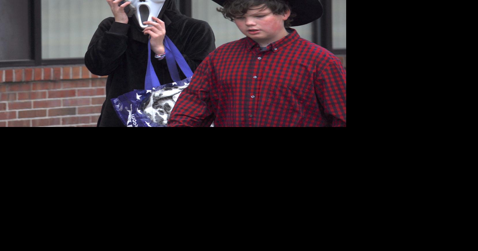 Merchants report great turnout for Downtown Trick or Treat event