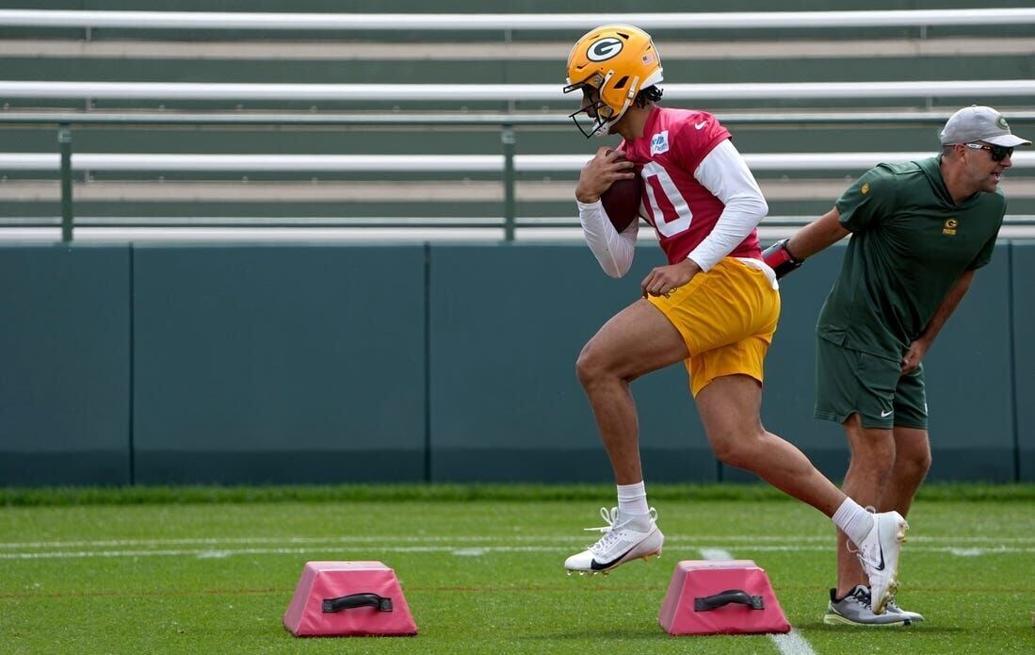 Packers QB Jordan Love at camp, expects contract resolution soon