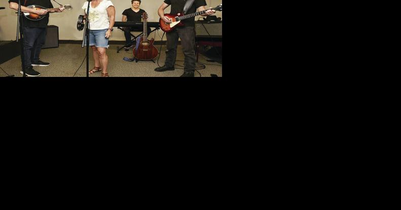 Retro Plays Guild Hall Concert December 9 - Vimarsana News