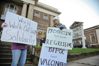 Small Protest Staged Outside Catamount Arts Over Vaccination Policy