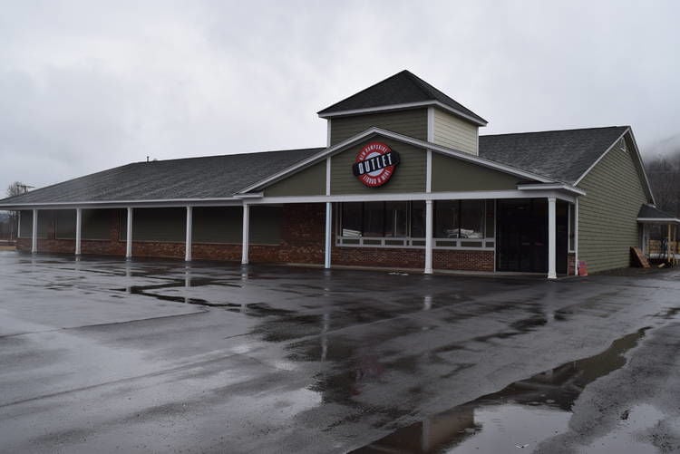 New Colebrook NH Liquor & Wine Outlet Opens