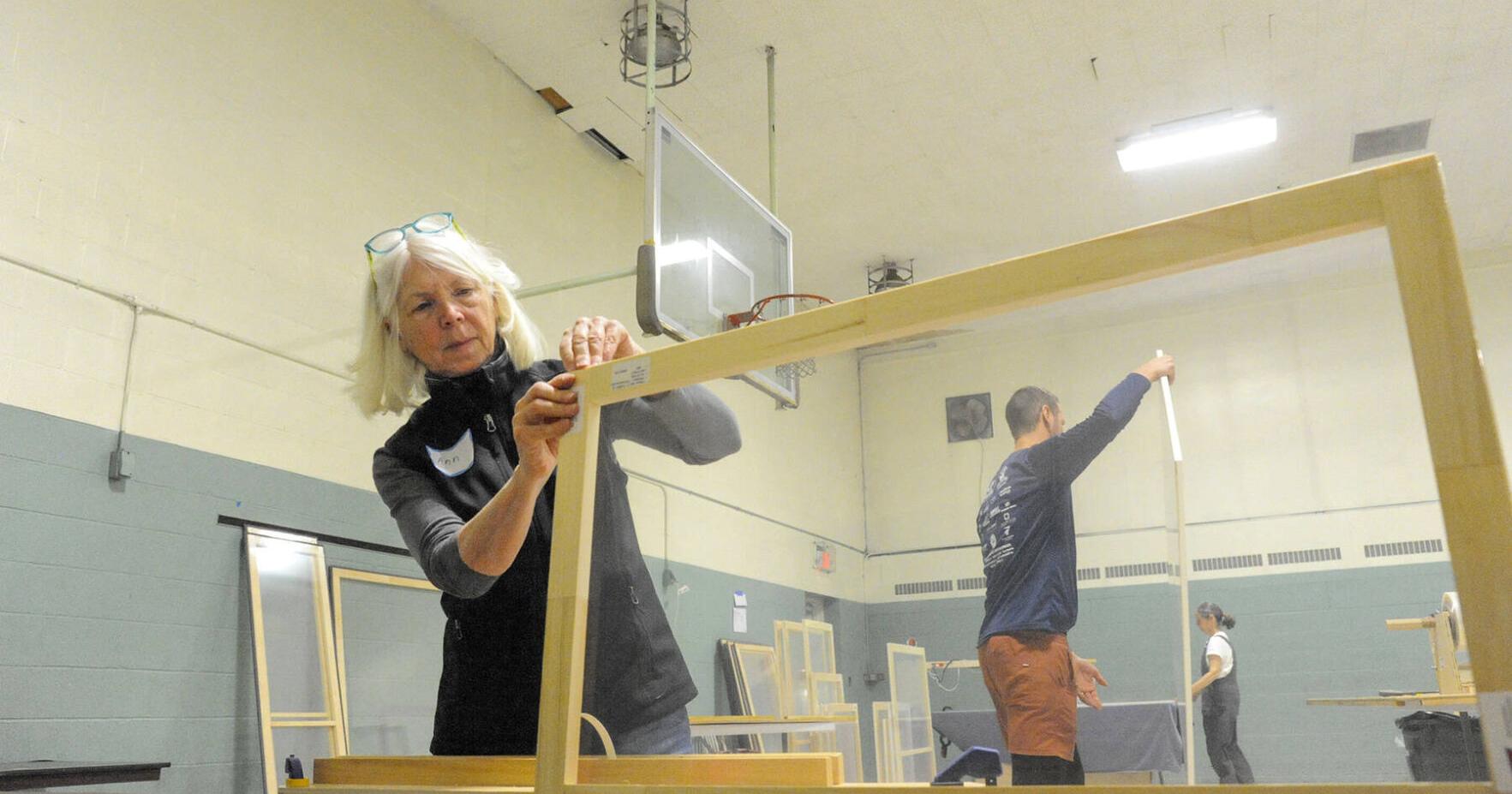 Community Cover-up: Neighbors Unite To Assemble Insulating Inserts For Drafty Windows - Vimarsana News