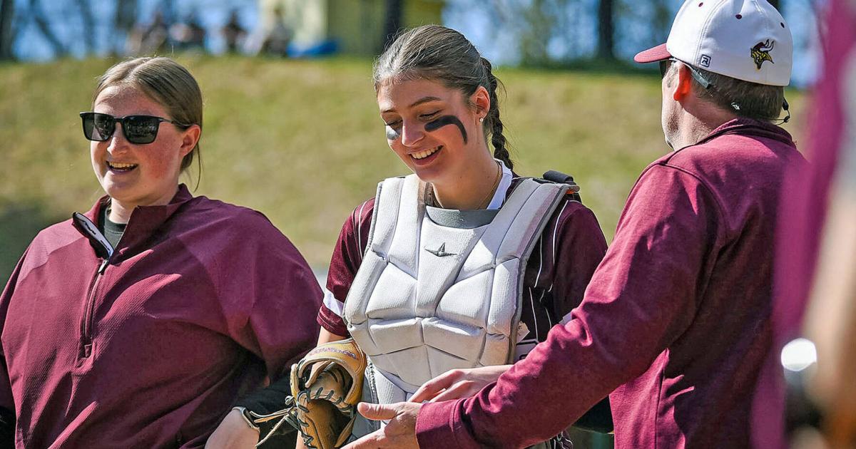 Thursday H.S. Roundup: Smith's Bat, Griswold's Arm Help Vikes Close Out Undefeated Regular Season; Bucks Win 12th Straight