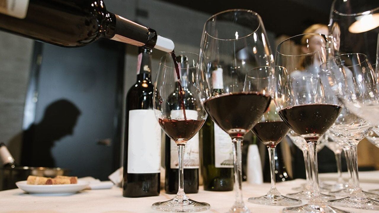 How many servings of wine are in a bottle? Here’s how to optimize your pours.