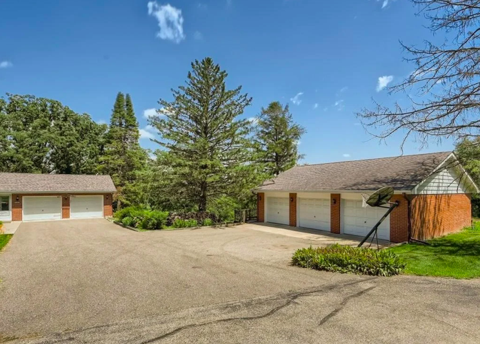 Photos Spacious house with views of Lake Byllesby for sale in Cannon