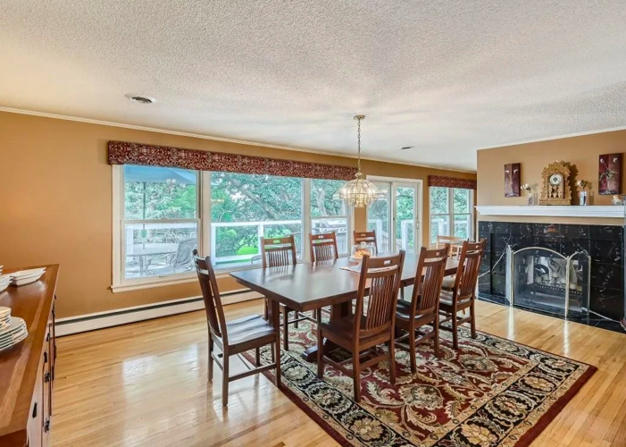 Photos Spacious house with views of Lake Byllesby for sale in Cannon