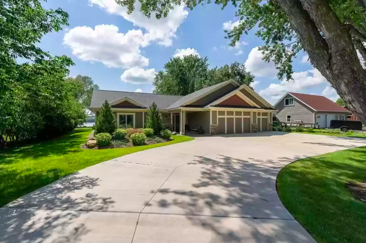 PHOTOS Home on Lake Byllesby for sale in Cannon Falls Real Estate