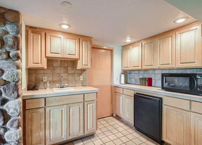 Photos Spacious house with views of Lake Byllesby for sale in Cannon