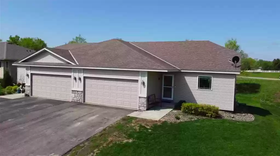 PHOTOS Rustic townhouse for sale in Cannon Falls Real Estate