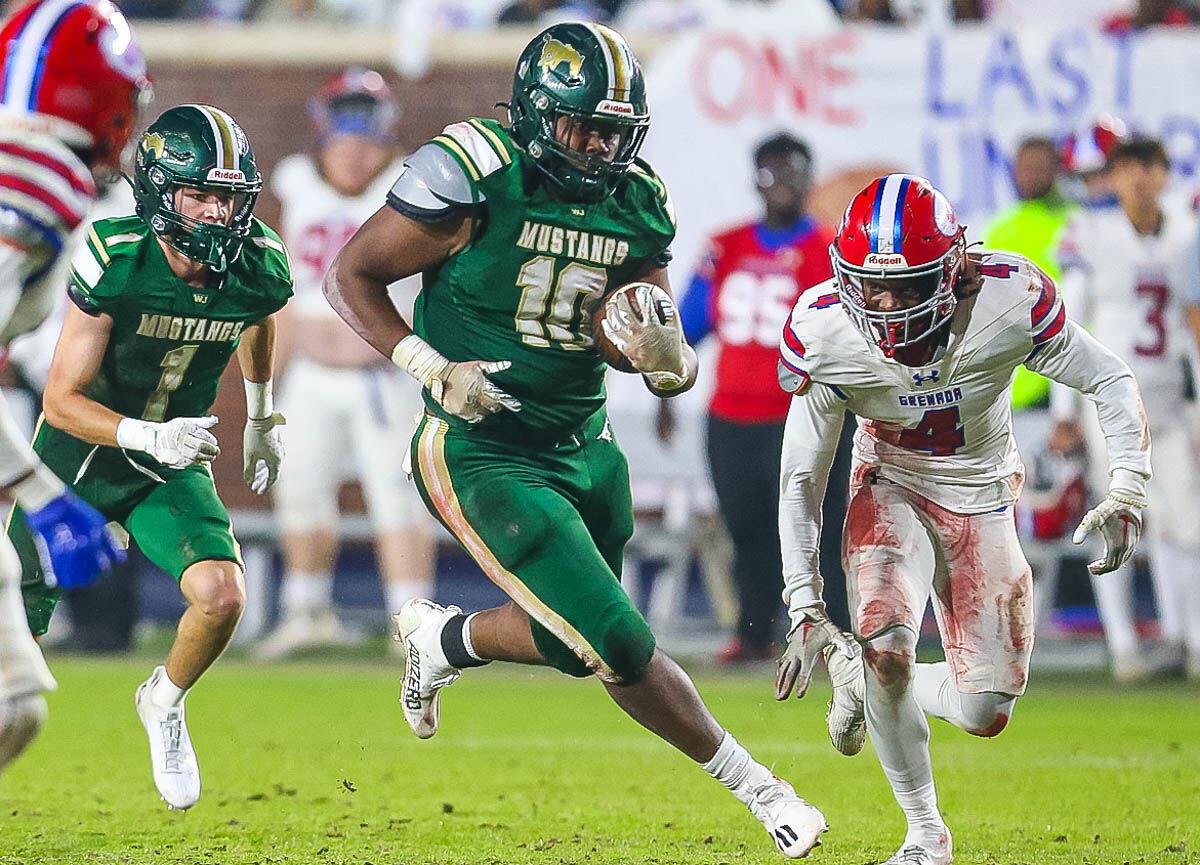 West Jones High School Football: Dominating the Gridiron