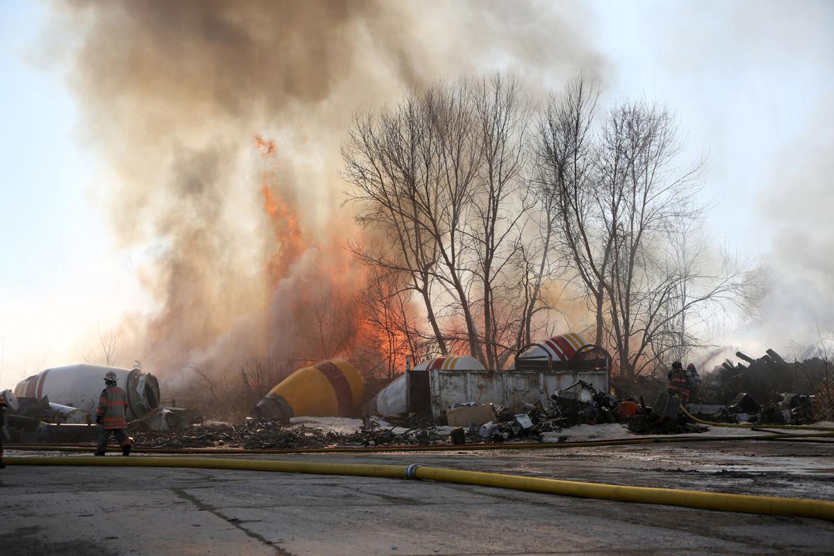 readymix fire7 21-03-05.JPG