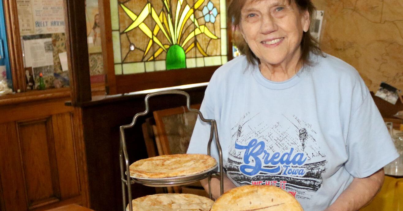 Uhlenkamp hopes pie a big hit for ballpark-lights project - Vimarsana News