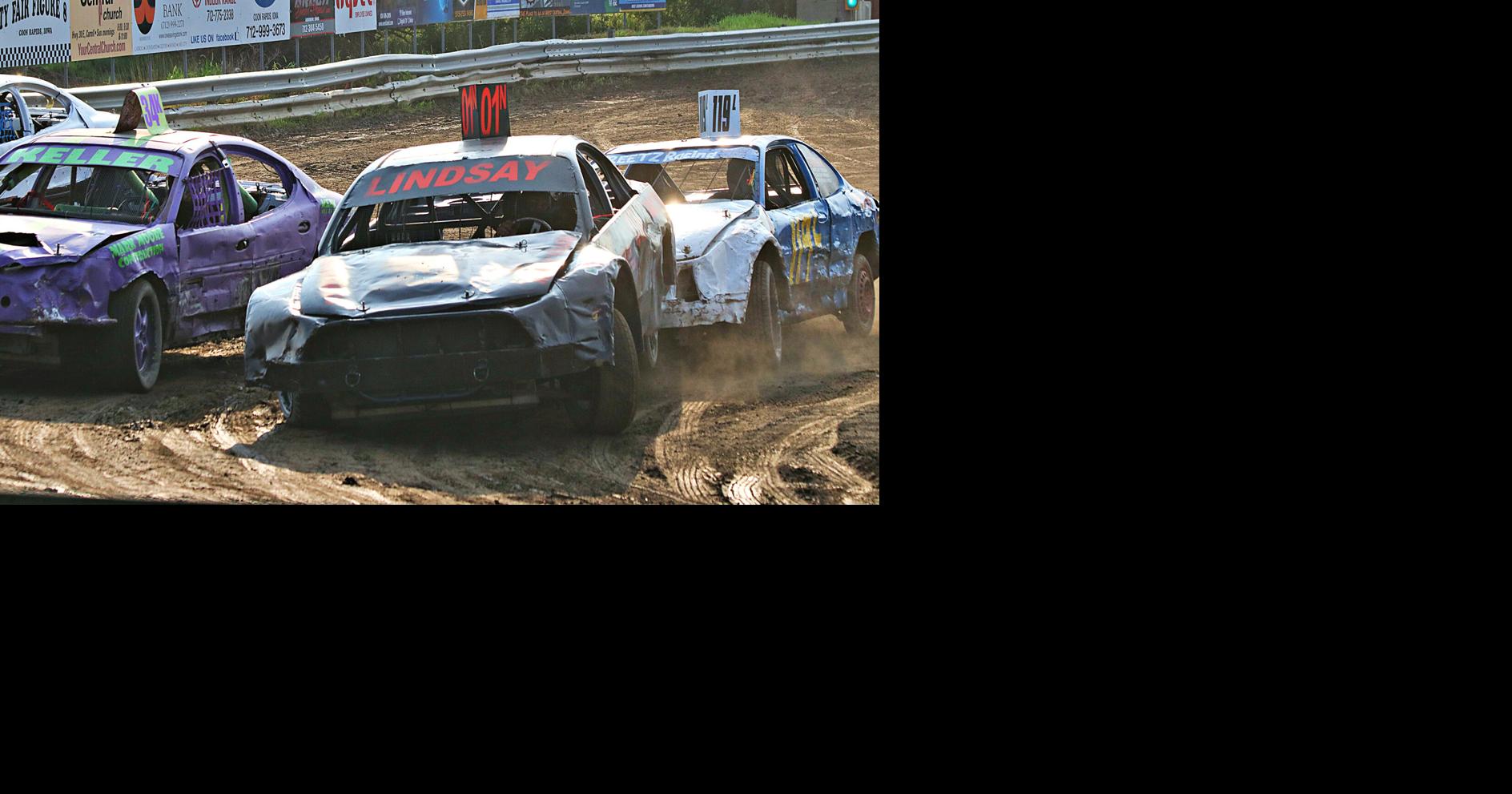 Drivers race for the finish during Figure 8 races | Coon Rapids ...