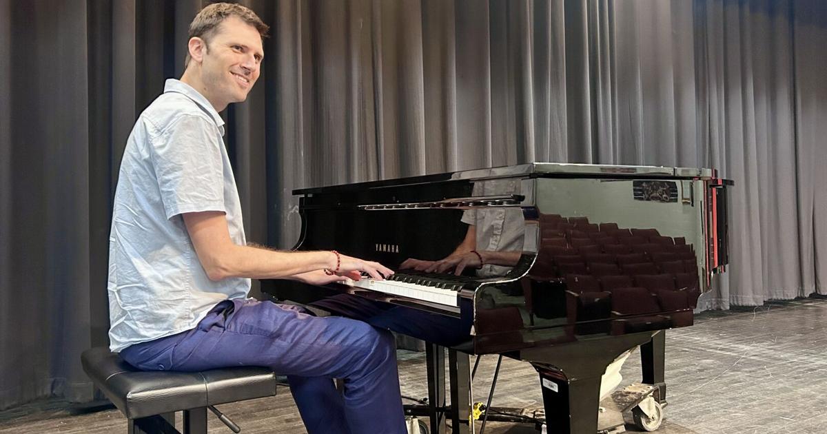 Alexander Rozner Broadway pianist performs at mental health conference in Carroll | News ...