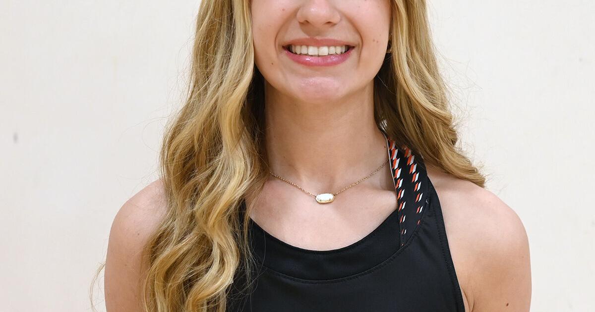 Carroll picks up relay win at Missouri Valley meet
