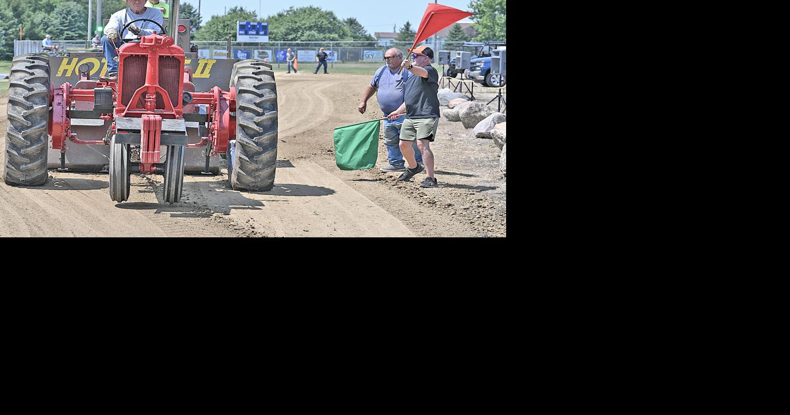 Eight six hook ups for ICAP-Glidden tractor pull