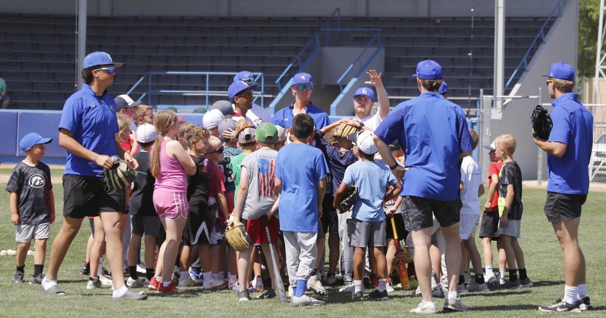 Play ball! Merchants' clinic hosts over 100 kids