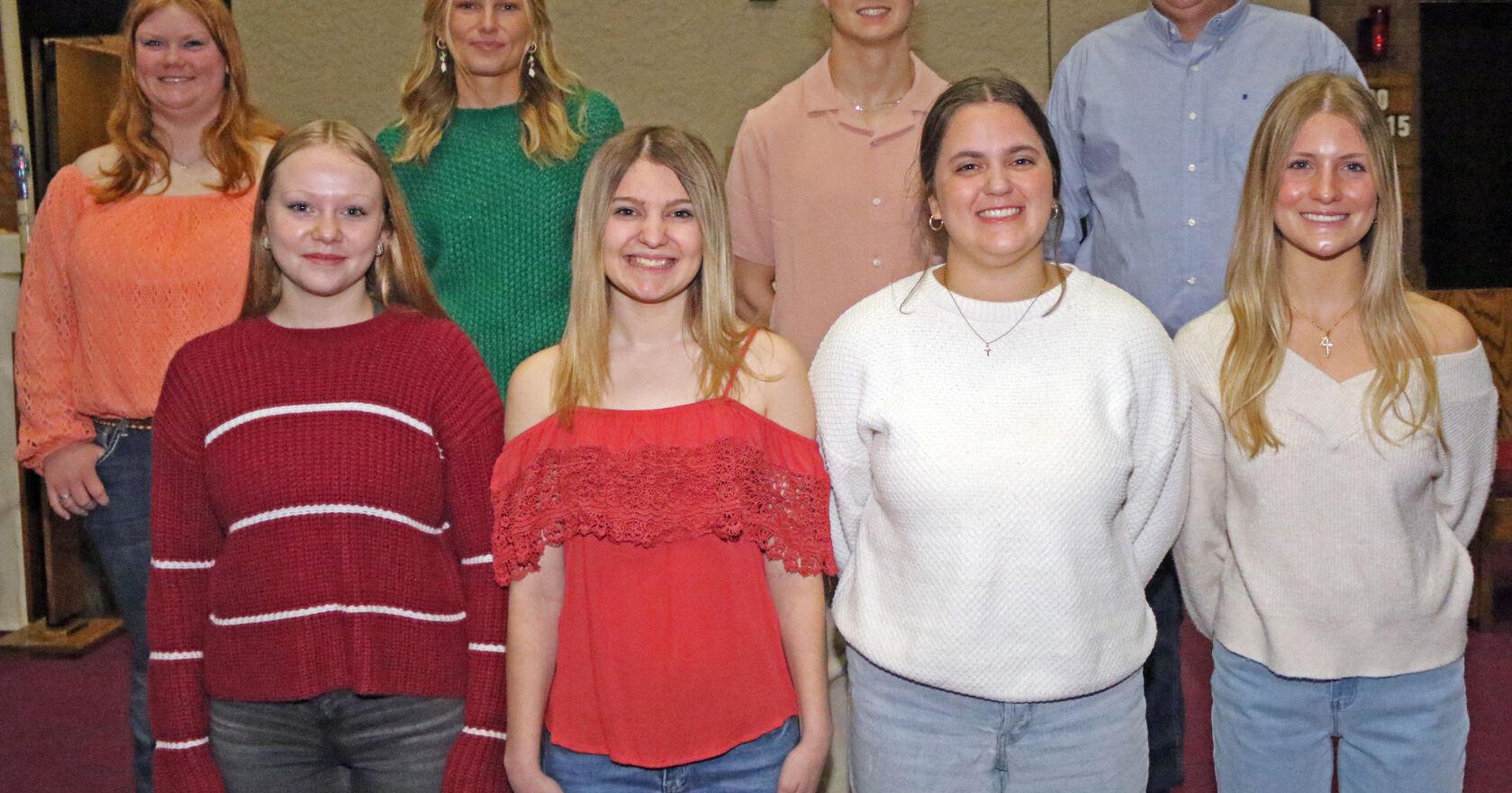 Seniors receive Halbur Scholarships - Vimarsana News
