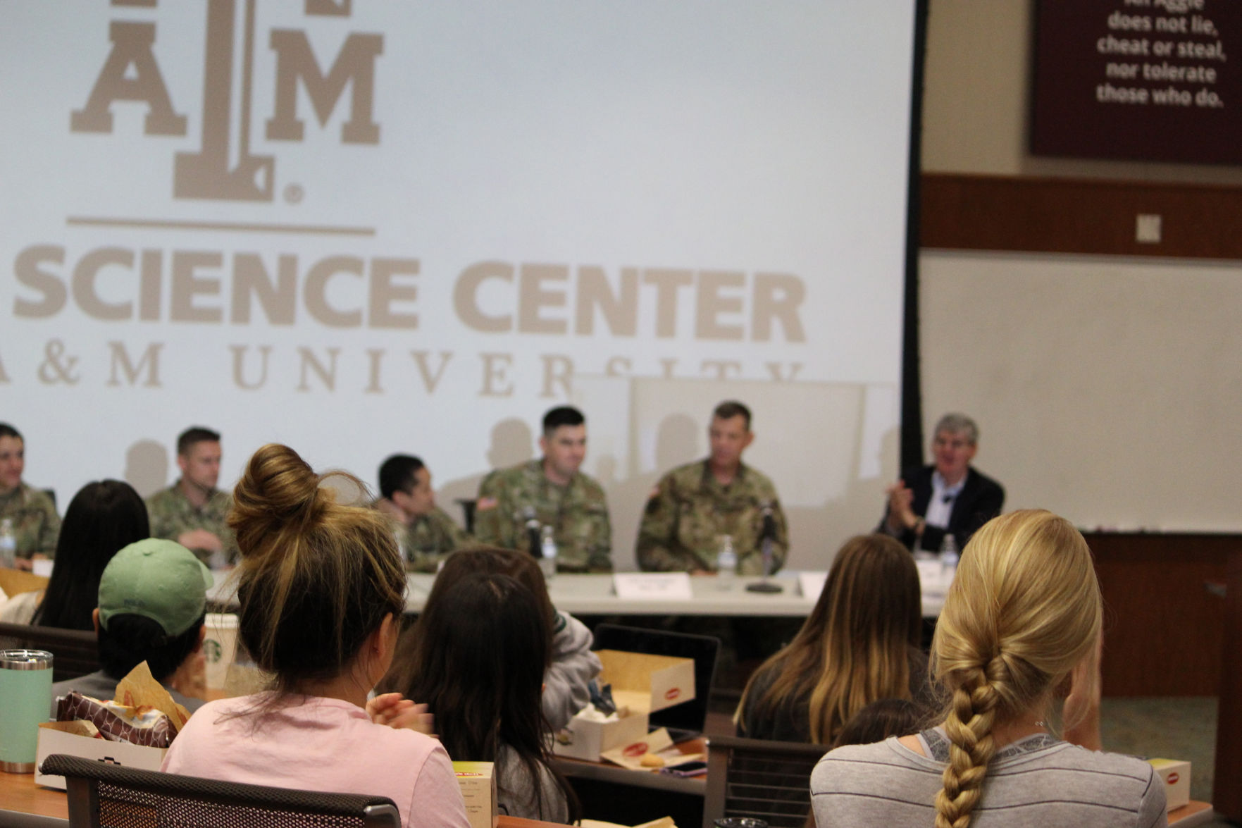 CRDAMC Emergency Medicine Doctor Shares Army Story With Premed Students ...