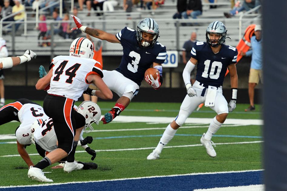 Bomber Gridders Go For Tiger Jugular 55 0 Chagrin Falls