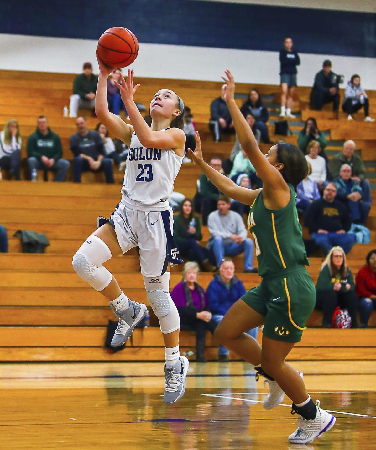 Lady Comets Rain 14 Threes On Medina 67 48 Sports