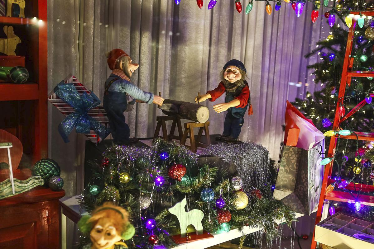Continuing The Tradition Pinecrest Holiday Windows Capture Old Time Spirit Of Christmas At Higbee S Orange Chagrinvalleytoday Com