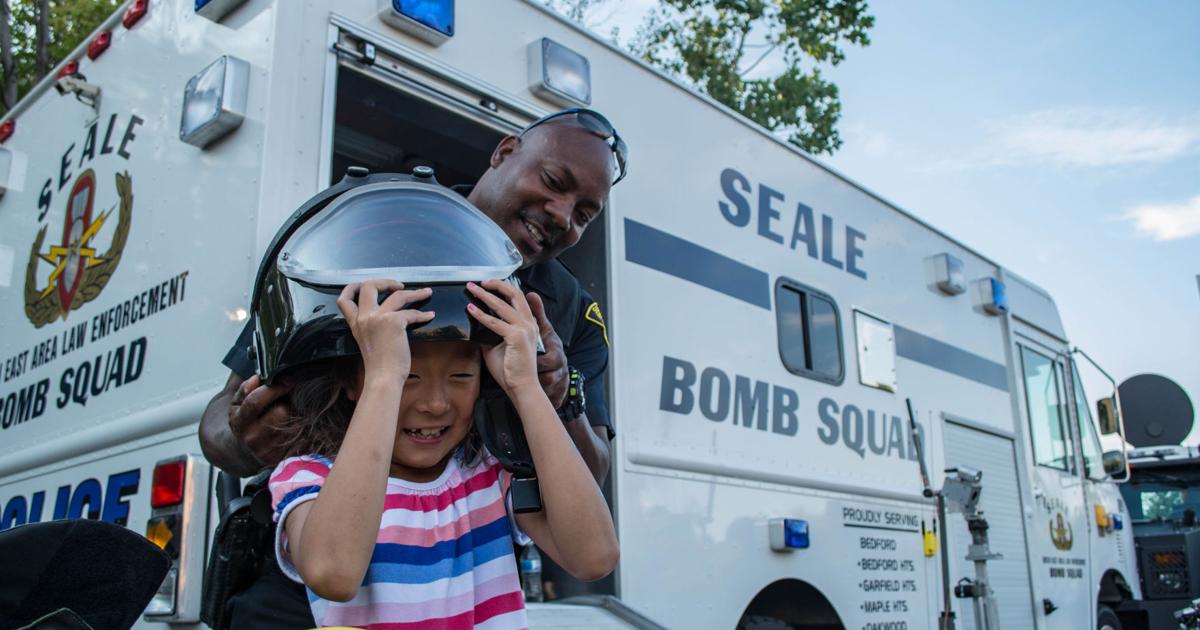 Solon Pd Solon: Residents go behind scene of police operation in National Night ...