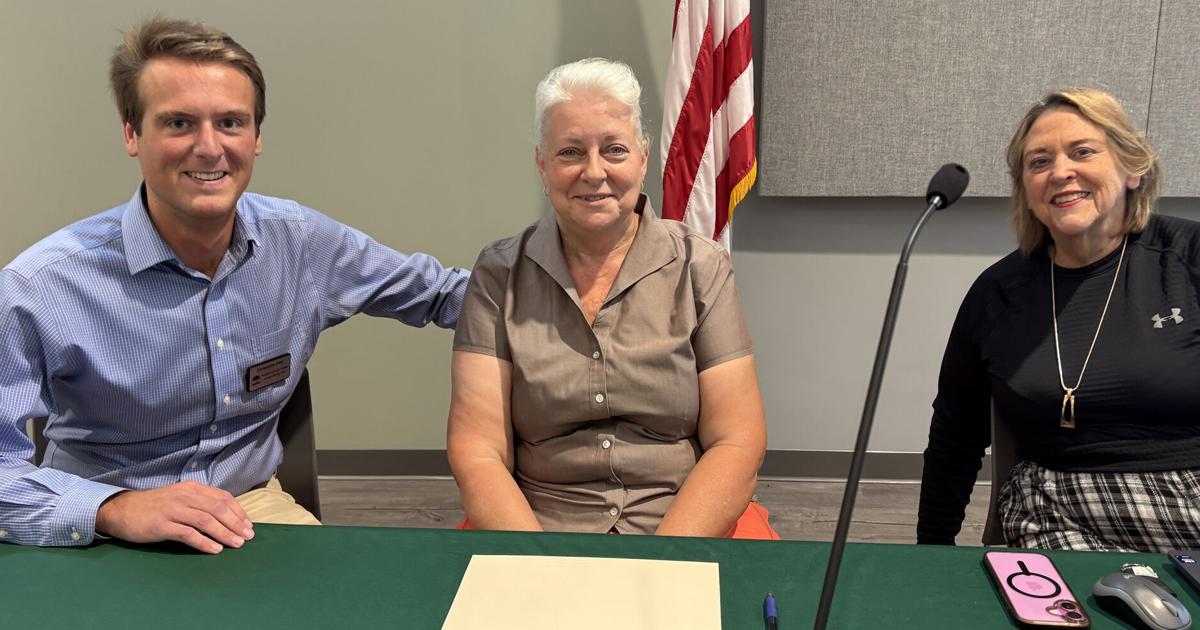 Russell Township hires interim fiscal officer
