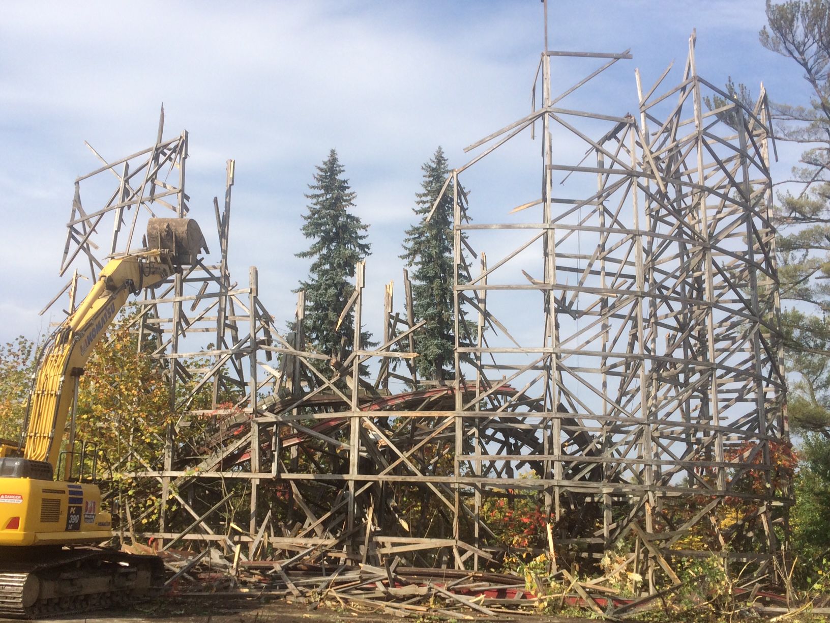 91 year old Big Dipper razed at Geauga Lake Bainbridge