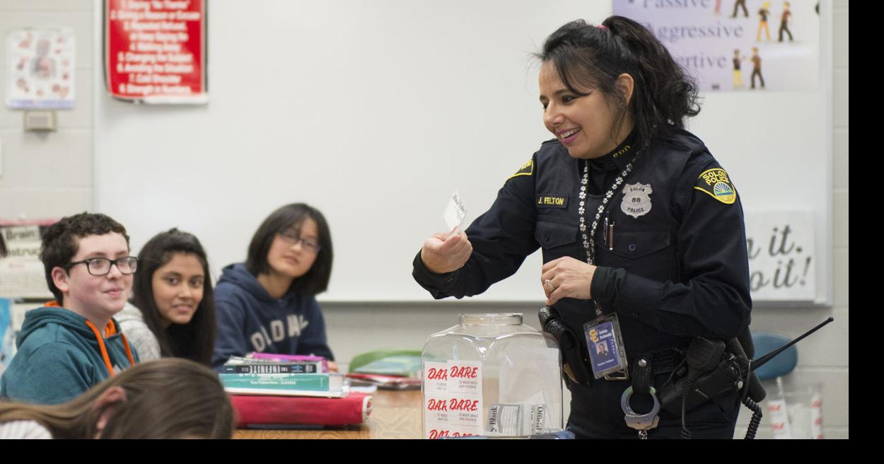 Officer uses own experiences to guide students in DARE program | Solon ...
